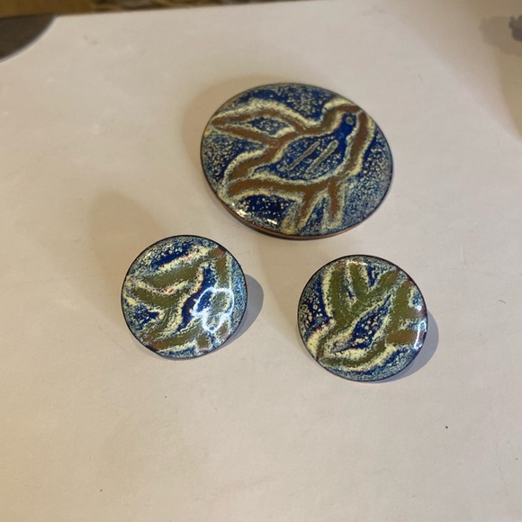 Vintage R. Perrier enamel  brooch and earrings set - Picture 3 of 9